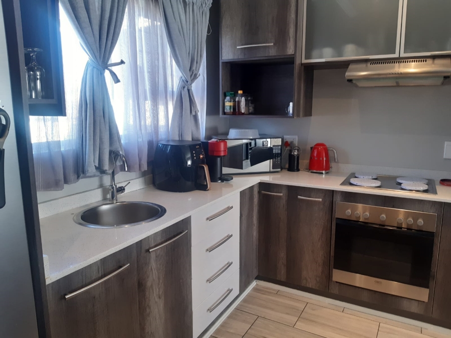 To Let 3 Bedroom Property for Rent in Hillside Free State